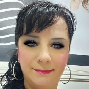 Meet your Posher, Chloe